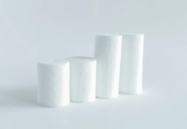 Auswahl der richtigen Gaze -Rolle: Cotton Vs. Synthetische Materialien